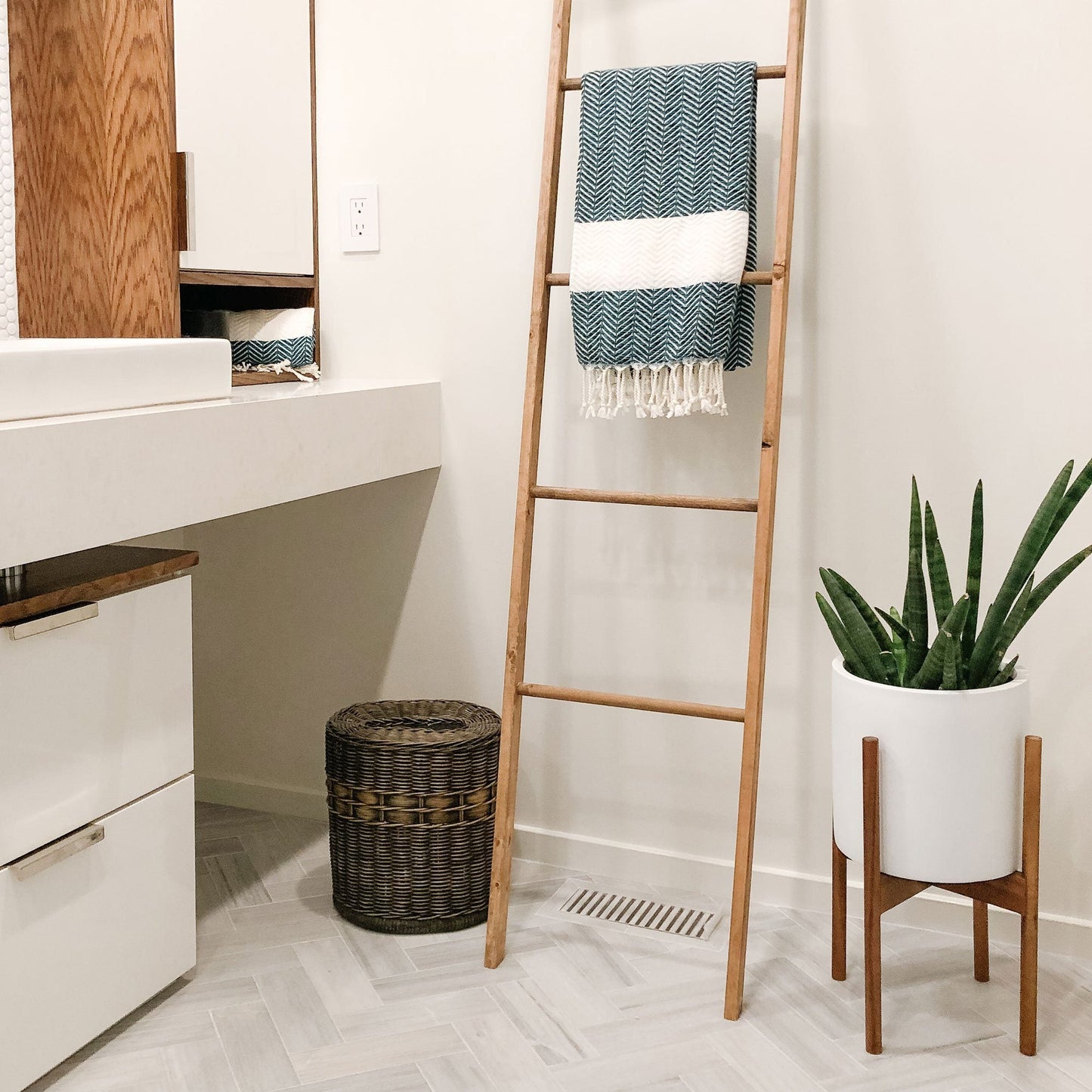Drop-in Oval Wicker Waste Basket
